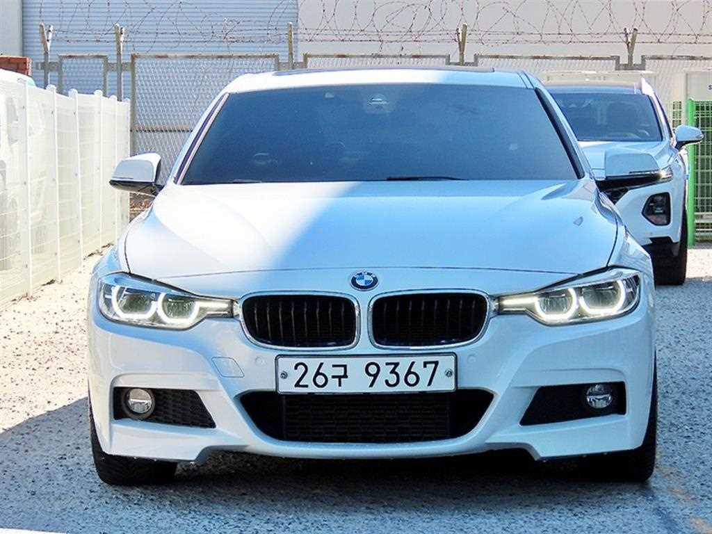 BMW 3시리즈 320i M 스포츠 사진