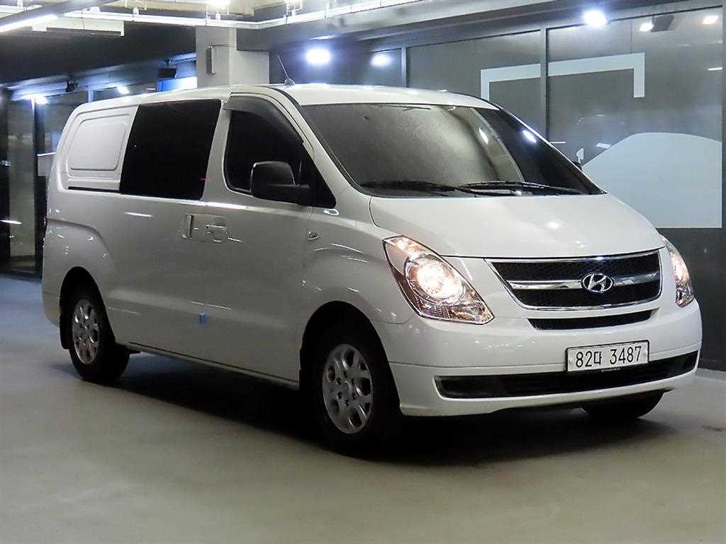 현대 스타렉스 5인승 CVX 디럭스 사진