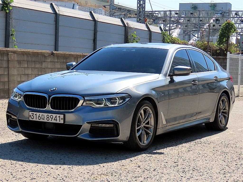 BMW 5시리즈 520d M 스포츠 플러스 사진 2/20