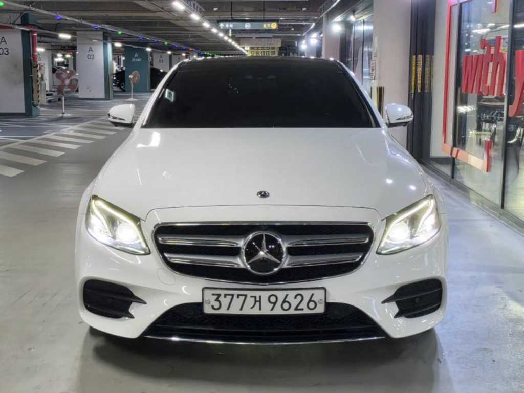 벤츠 E 클래스 E300 4MATIC AMG LINE 사진 2/20