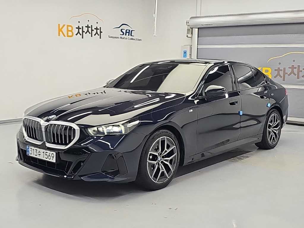 BMW 5시리즈 520i M 스포츠 사진