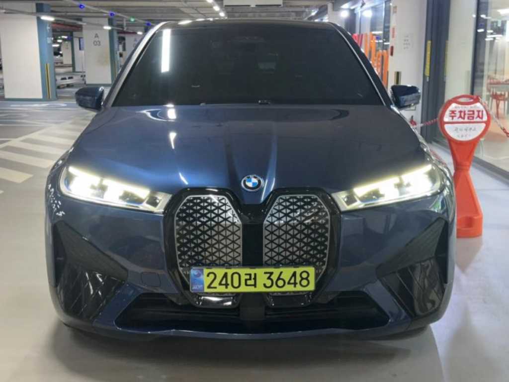 BMW iX xDrive 50 스포츠 플러스 사진
