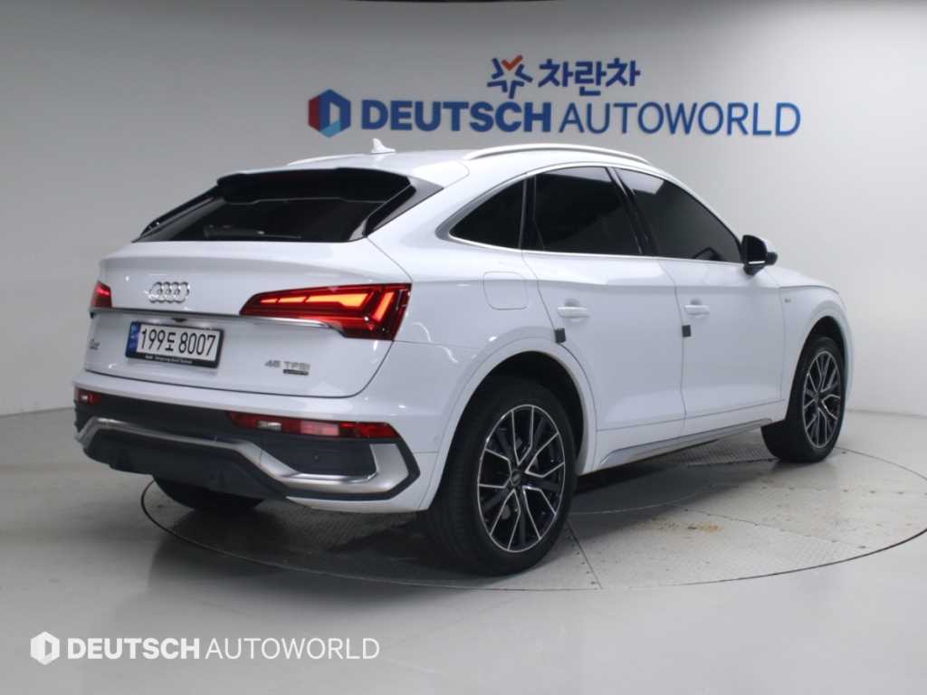 아우디 Q5 45 TFSI 콰트로 프리미엄 스포트백 사진 2/20