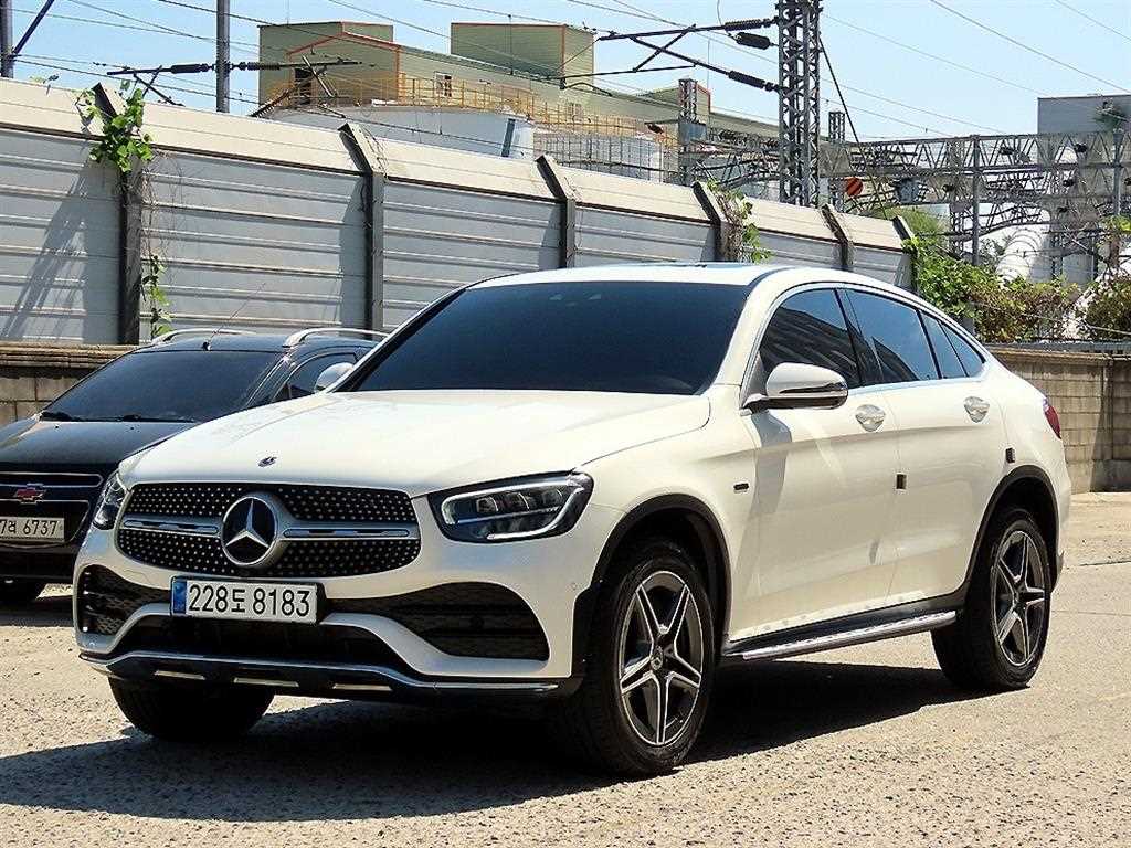 벤츠 GLC 클래스 GLC 300 e 4MATIC 쿠페 사진 2/20