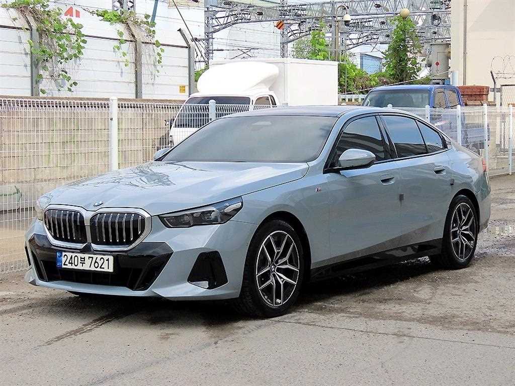 BMW 5시리즈 520i M 스포츠 사진 2/20