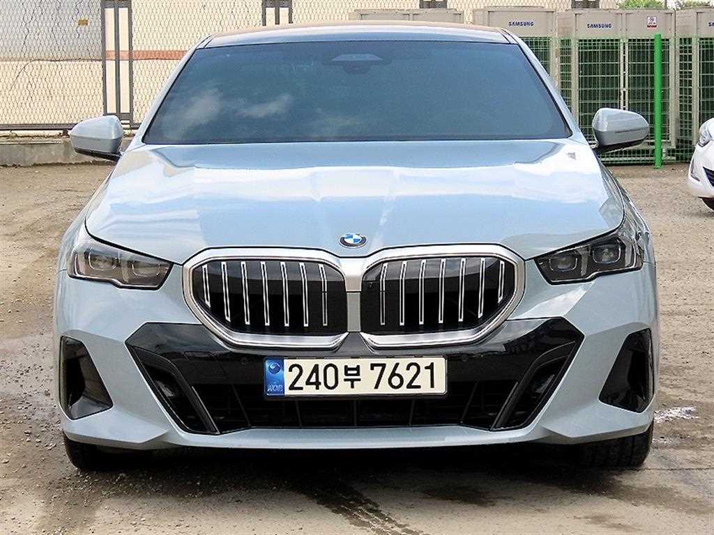 BMW 5시리즈 520i M 스포츠 사진