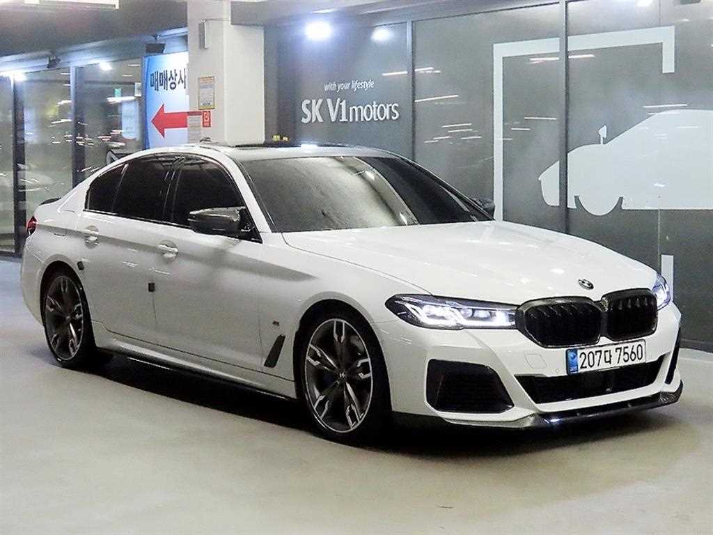 BMW 5시리즈 M550i xDrive 사진