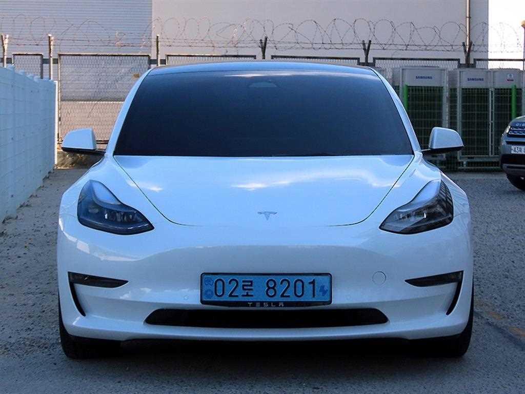 테슬라 모델 3 롱 레인지 사진