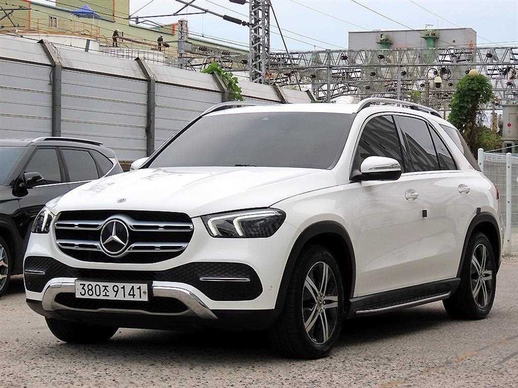 벤츠 GLE 클래스 GLE 300d 4MATIC 사진 2/20