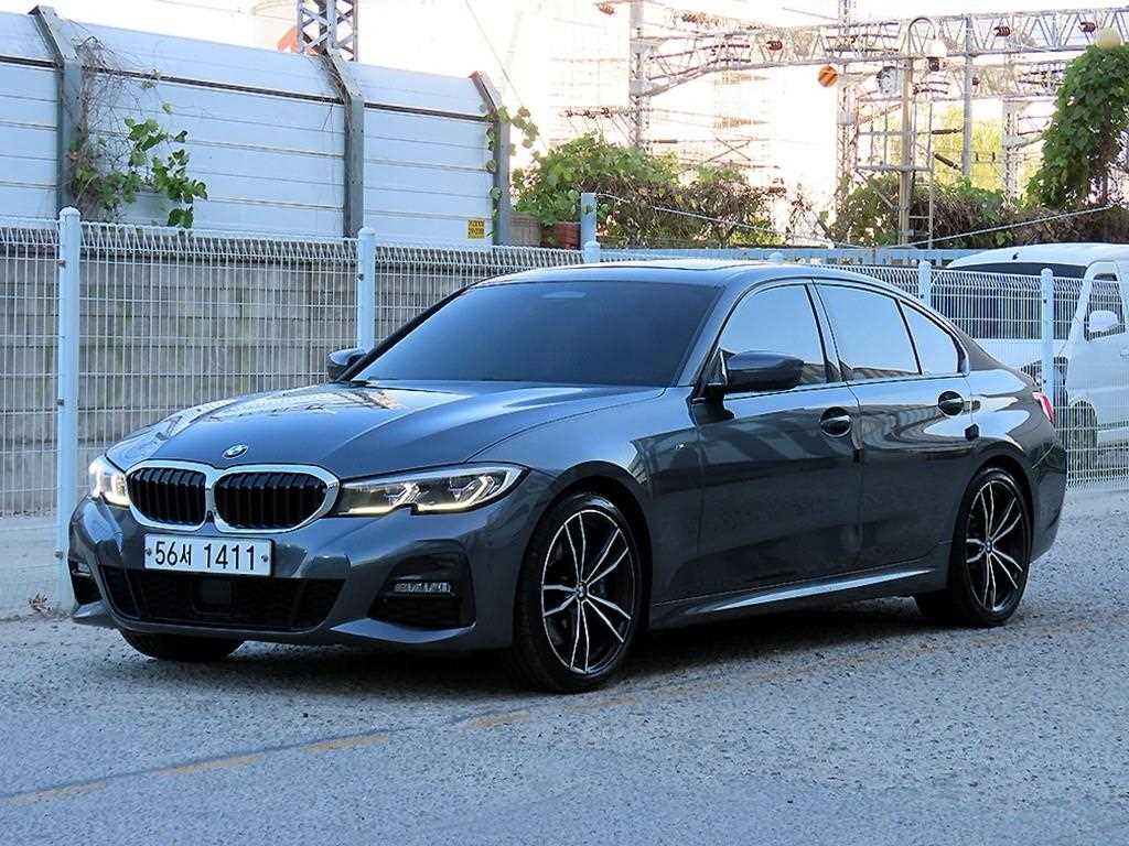 BMW 3시리즈 330i M 스포츠 사진 2/20