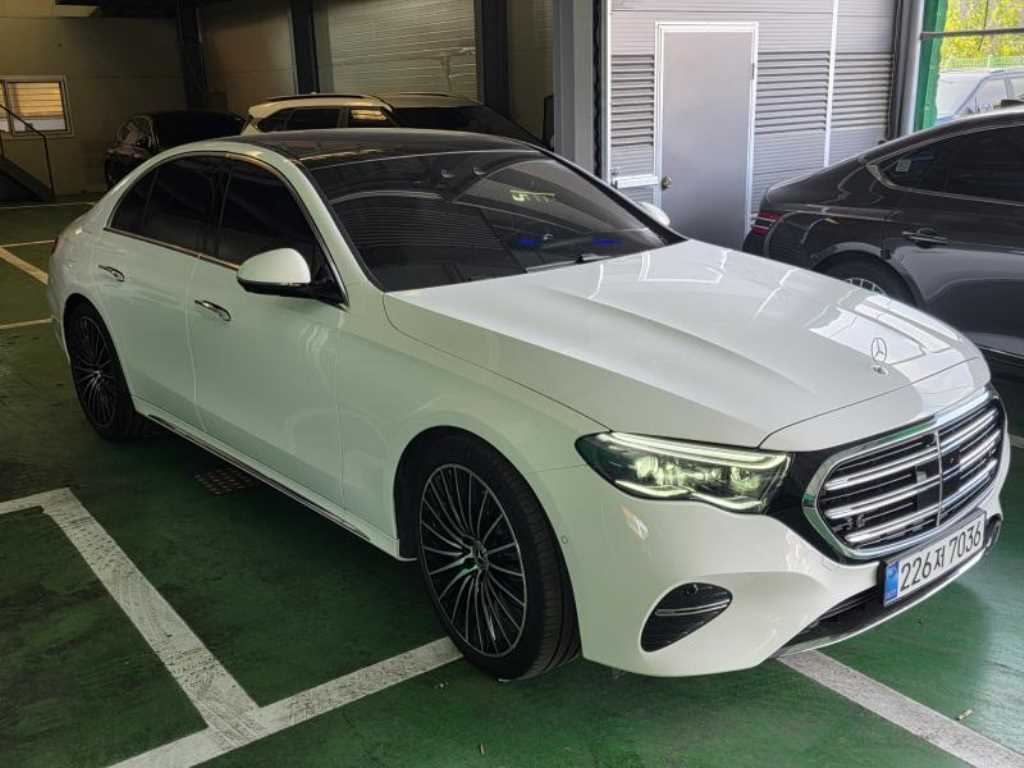 벤츠 E 클래스 E450 4MATIC 익스클루시브 사진 2/15