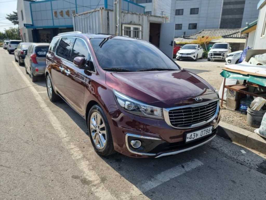 기아 카니발 디젤 9인승 프레스티지 사진