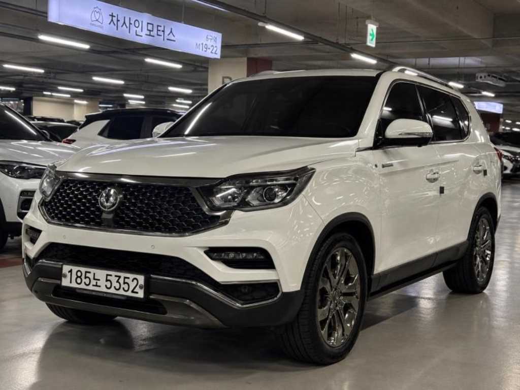 KGM 렉스턴 디젤 2.2 4WD 화이트 에디션 사진