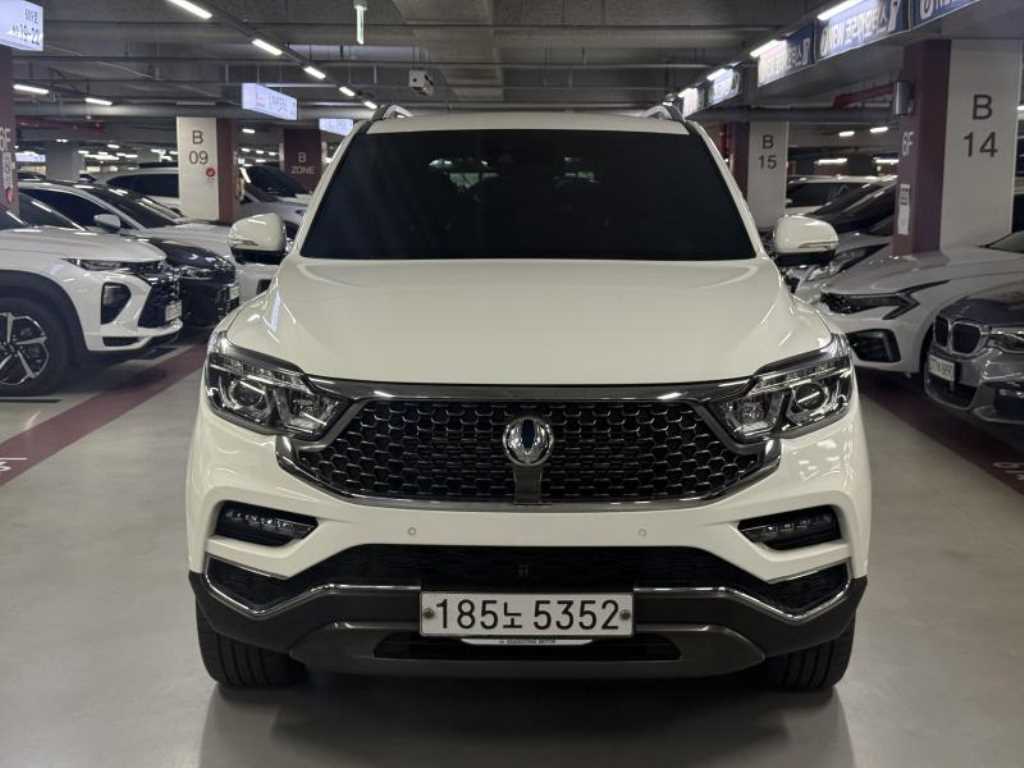 KGM 렉스턴 디젤 2.2 4WD 화이트 에디션 사진 2/20