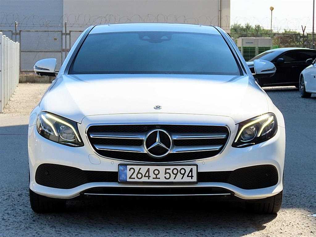 벤츠 E 클래스 E300 4MATIC 아방가르드 사진