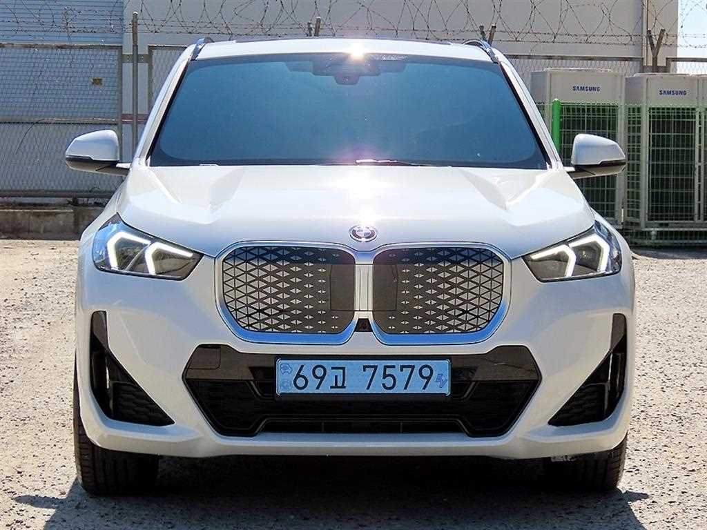 BMW iX2 eDrive20 M 스포츠 사진