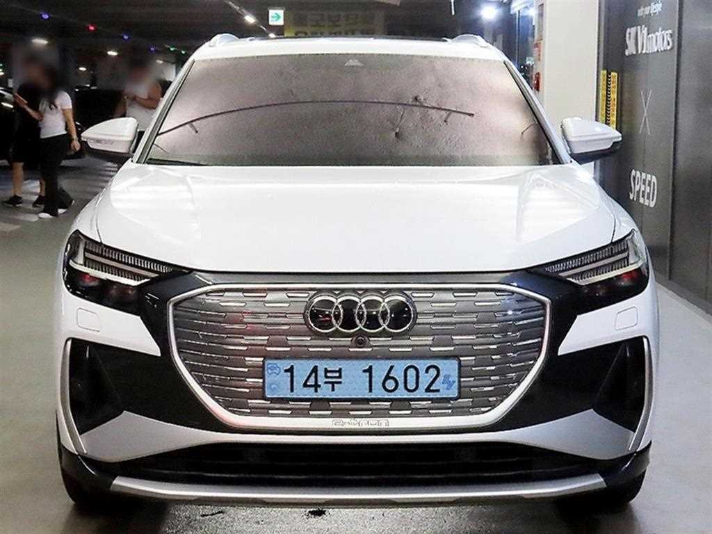 아우디 Q4 45 프리미엄 사진