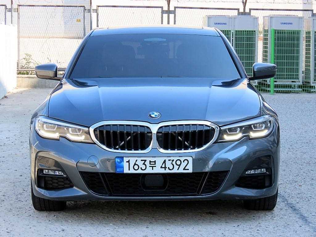 BMW 3시리즈 320i M 스포츠 사진