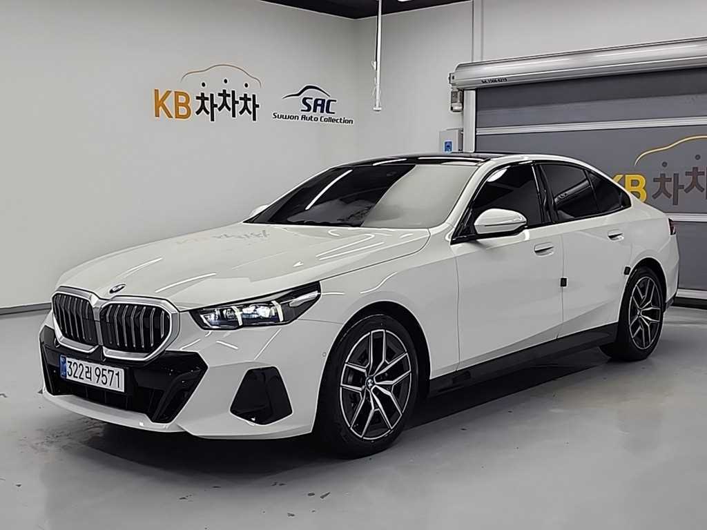 BMW 5시리즈 520i M 스포츠 사진