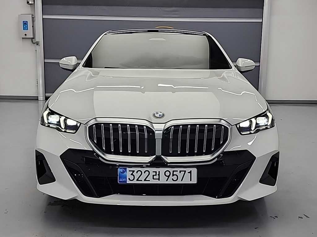 BMW 5시리즈 520i M 스포츠 사진 2/20