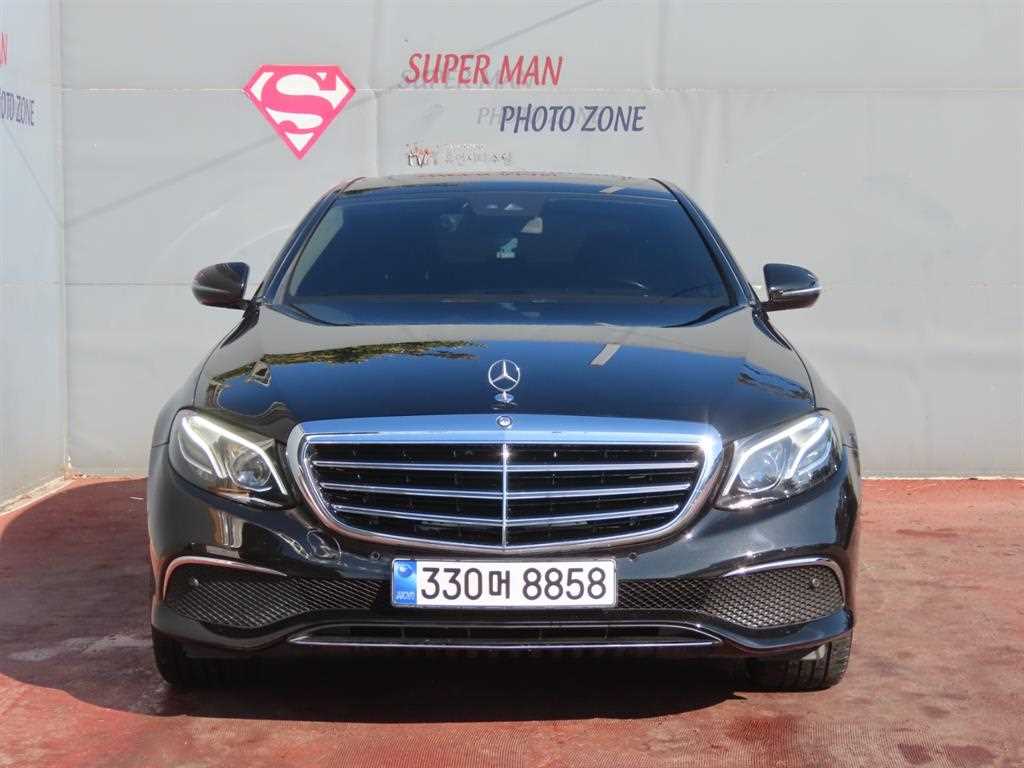 벤츠 E 클래스 E220d 4MATIC 익스클루시브 사진 2/20