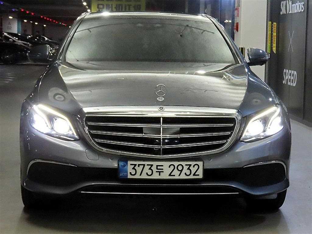 벤츠 E 클래스 E300 4MATIC 아방가르드 사진 2/20
