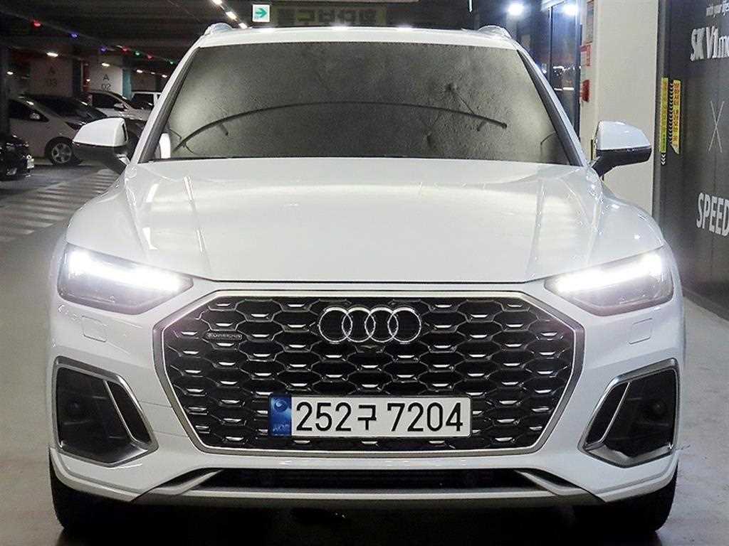 아우디 Q5 45 TFSI 콰트로 프리미엄 스포트백 사진 2/20