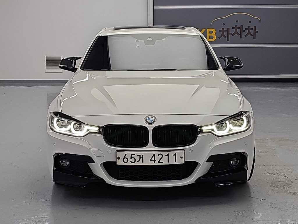 BMW 3시리즈 330i M 스포츠 사진 2/19