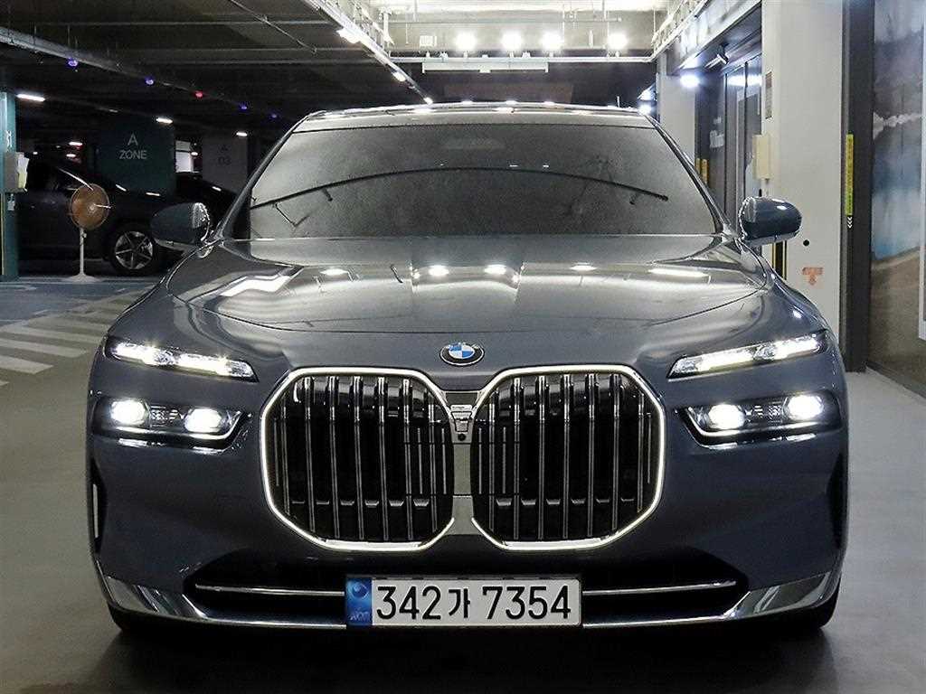 BMW 7시리즈 740i sDrive 디자인퓨어 엑셀런스 사진 2/20