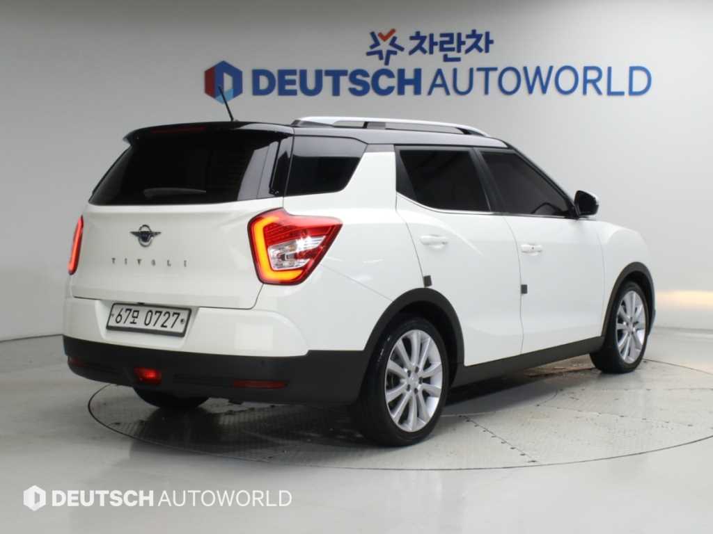 KGM 티볼리 2WD 디젤 1.6 IX 플러스 패키지 사진 2/20