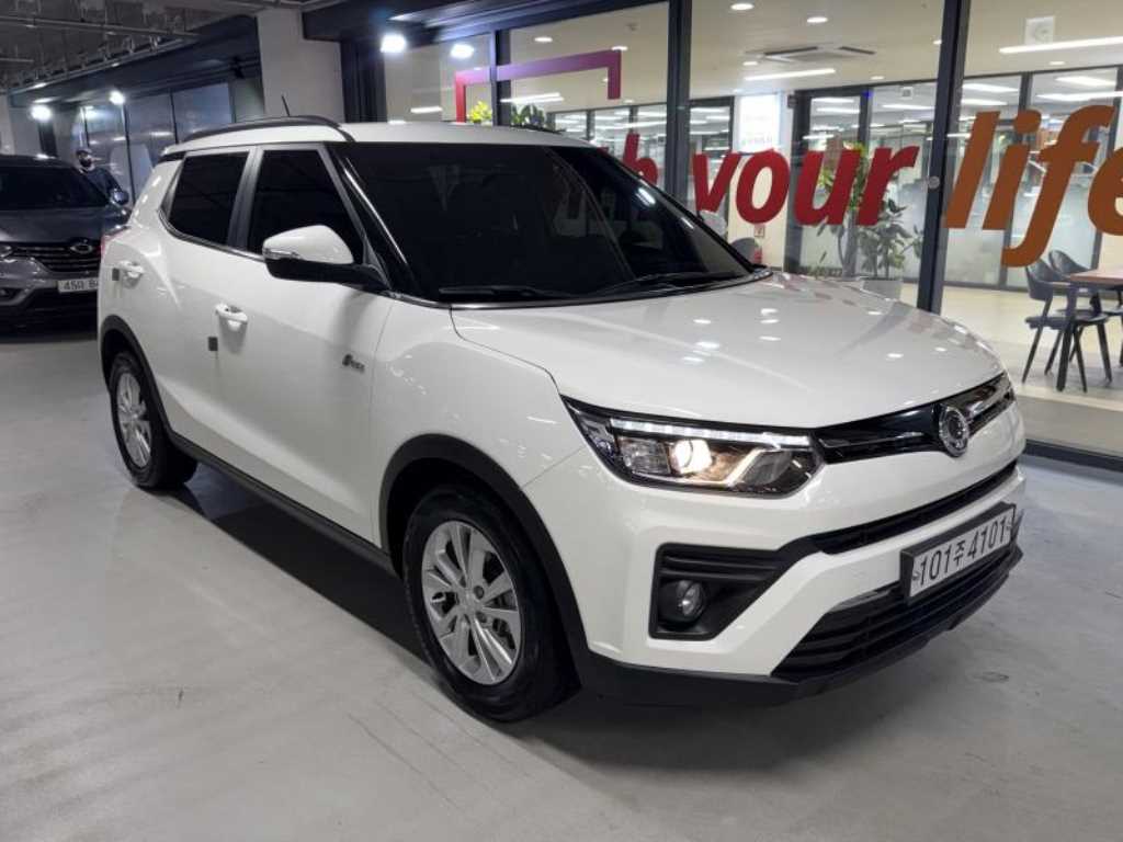 KGM 티볼리 2WD 가솔린 1.5 V5 사진 2/20