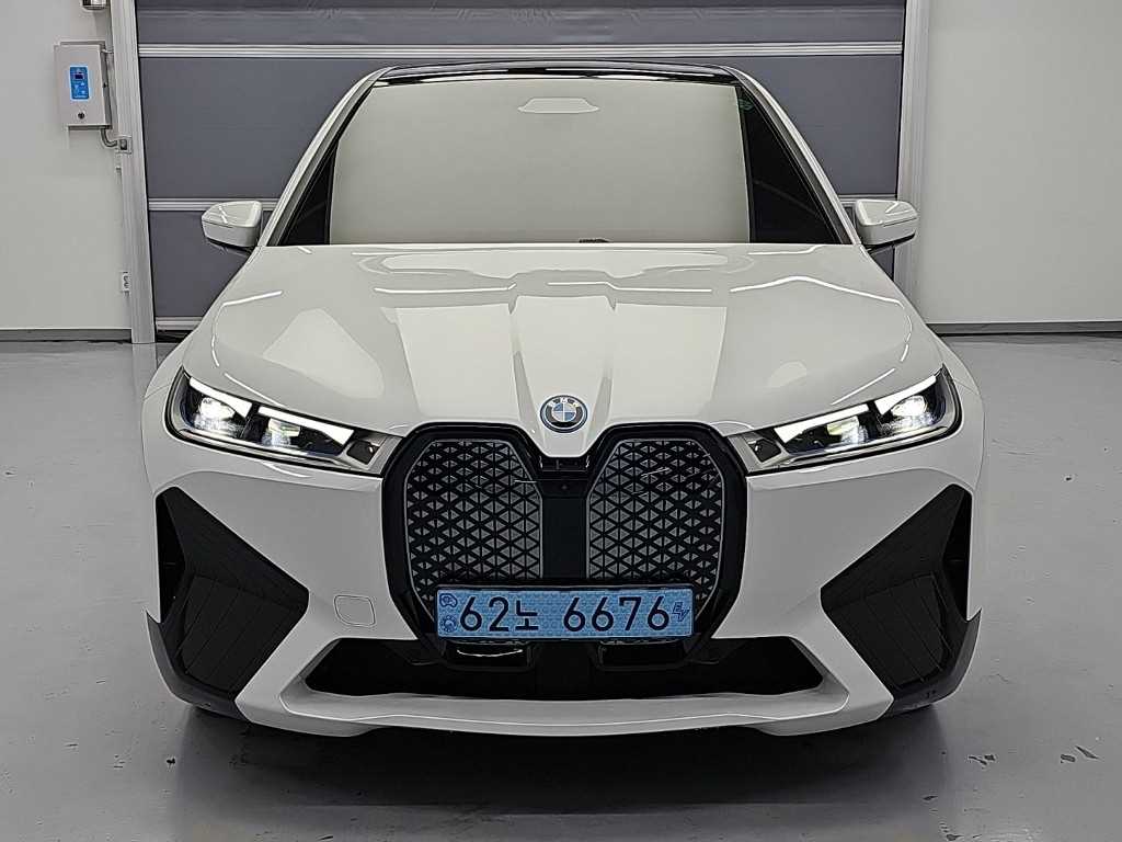 BMW iX xDrive 50 스포츠 플러스 사진 2/19