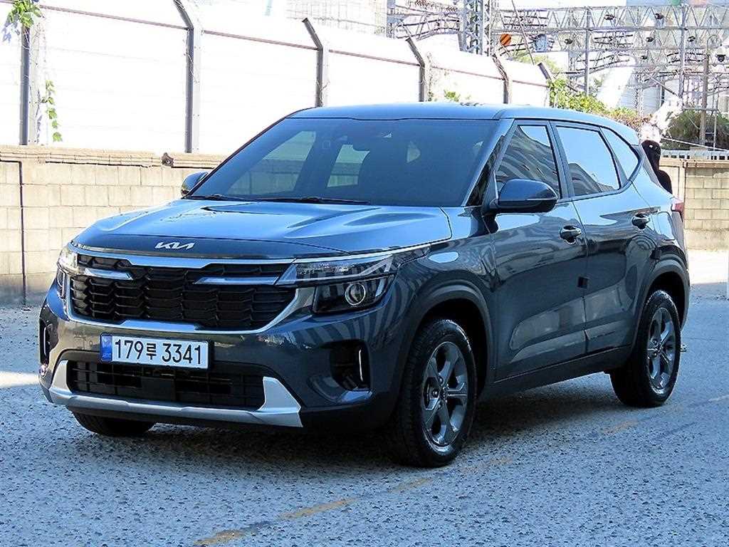 기아 셀토스 가솔린 2.0 2WD 프레스티지 사진 2/20