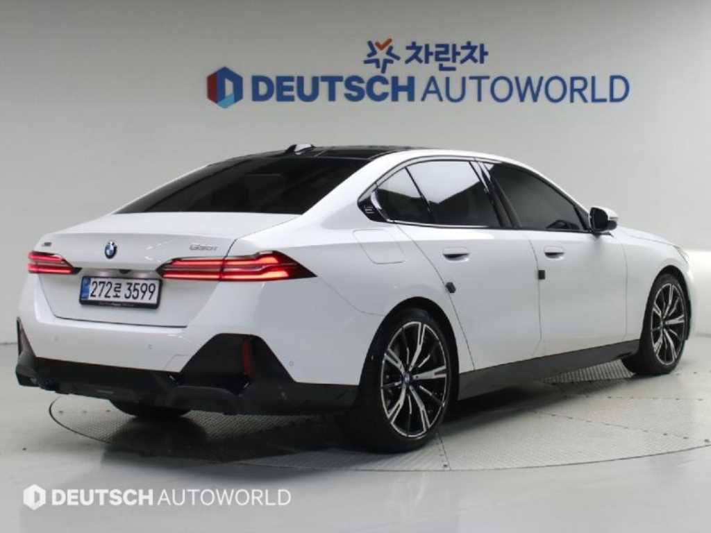 BMW 5시리즈 530i xDrive M 스포츠 사진 2/20