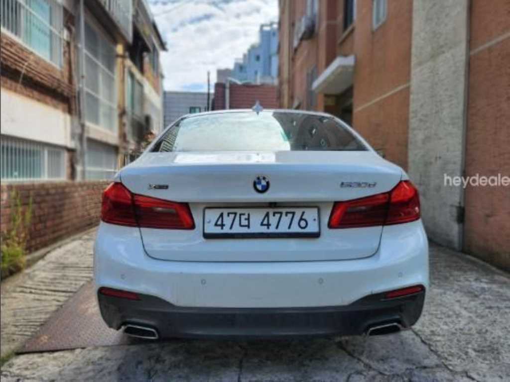 BMW 5시리즈 520d xDrive M 스포츠 플러스 사진 2/8