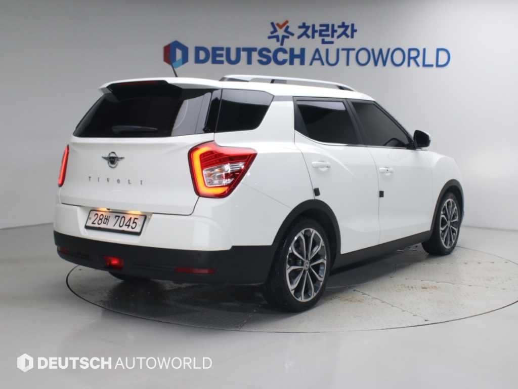 KGM 티볼리 2WD 디젤 1.6 IX 사진 2/20