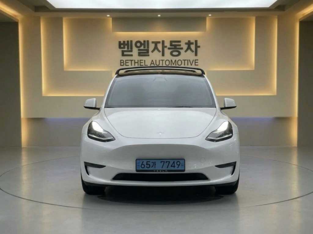 테슬라 모델 Y 롱 레인지 사진