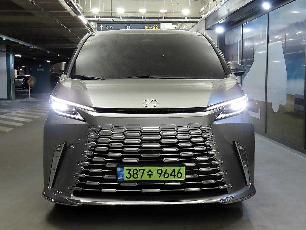 렉서스 LM 500h 로열 사진 2/20