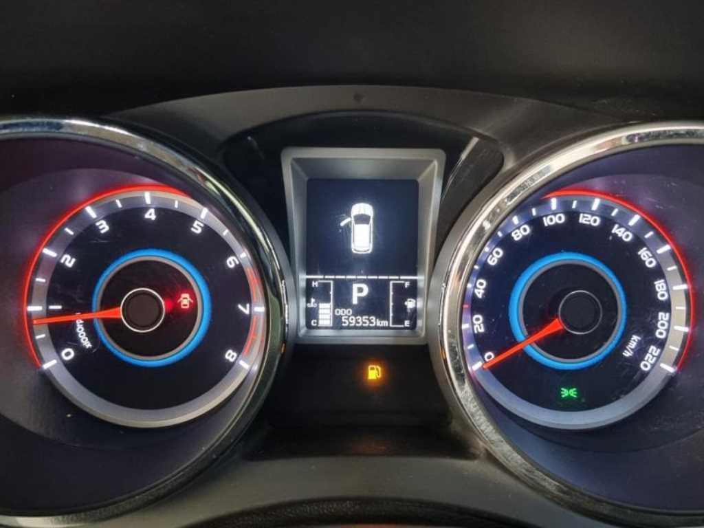 KGM 티볼리 가솔린 2WD 1.6 VX 사진 2/17
