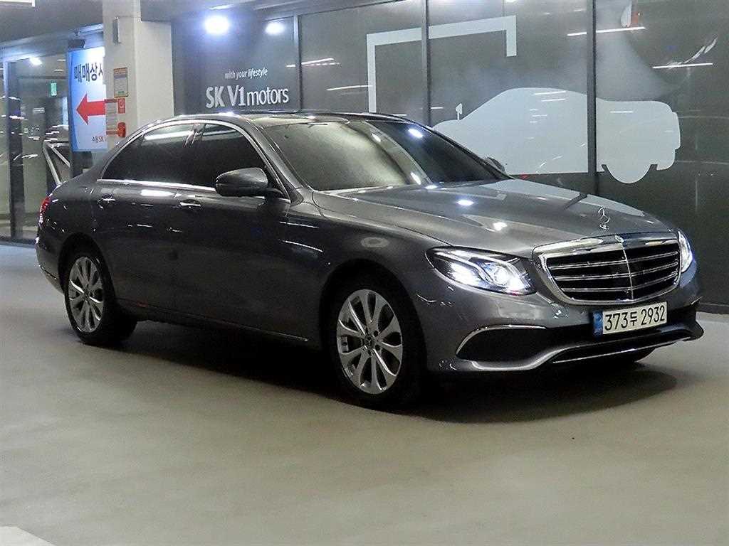 벤츠 E 클래스 E300 4MATIC 아방가르드 사진