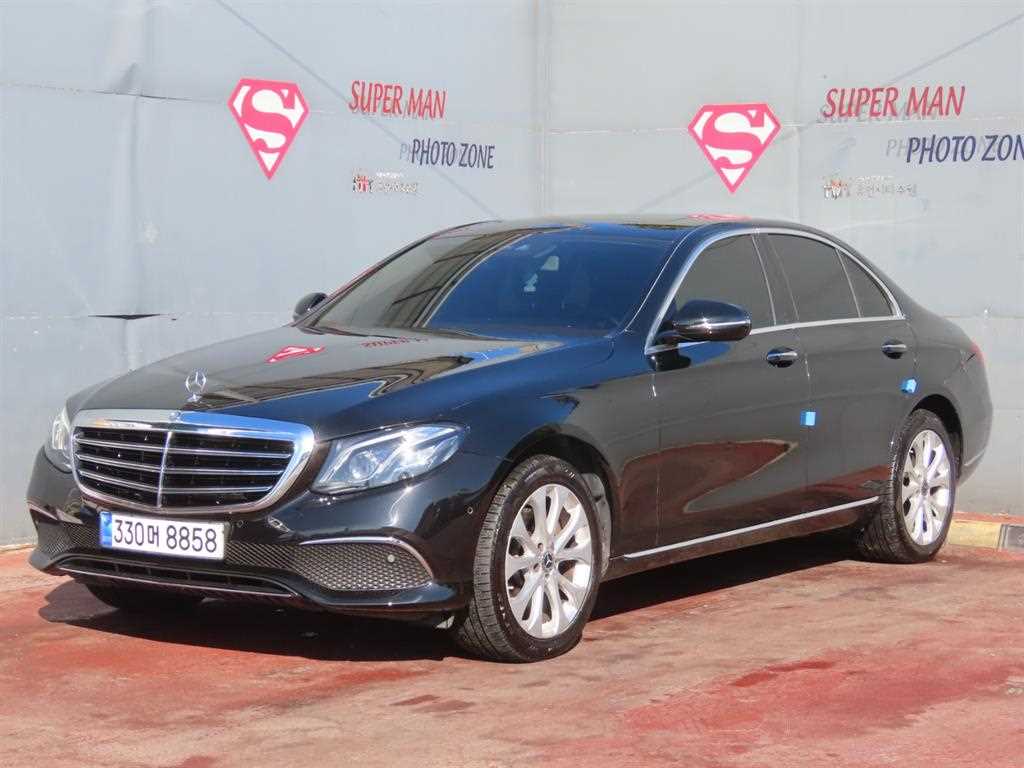 벤츠 E 클래스 E220d 4MATIC 익스클루시브 사진