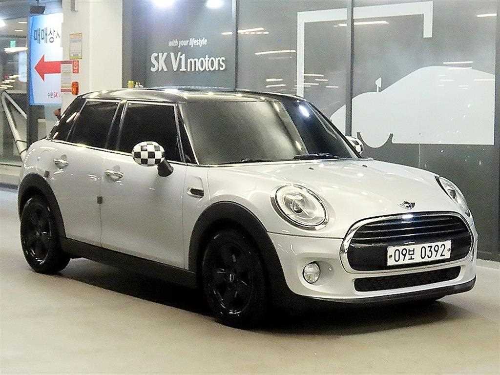 MINI 쿠퍼 5도어 Mid 사진