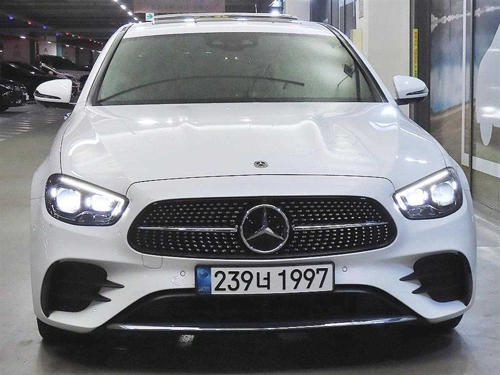 벤츠 E 클래스 E220d 4MATIC AMG라인 사진 2/20