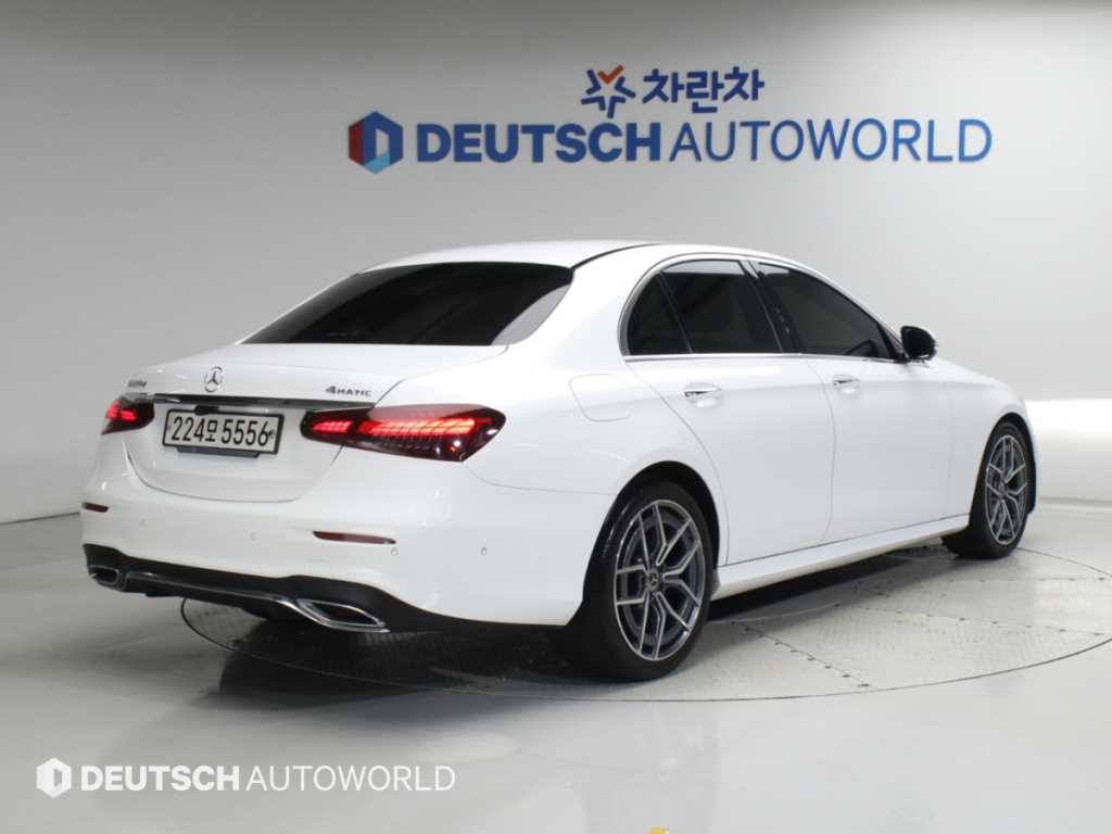 벤츠 E 클래스 E220d 4MATIC AMG라인 사진 2/20