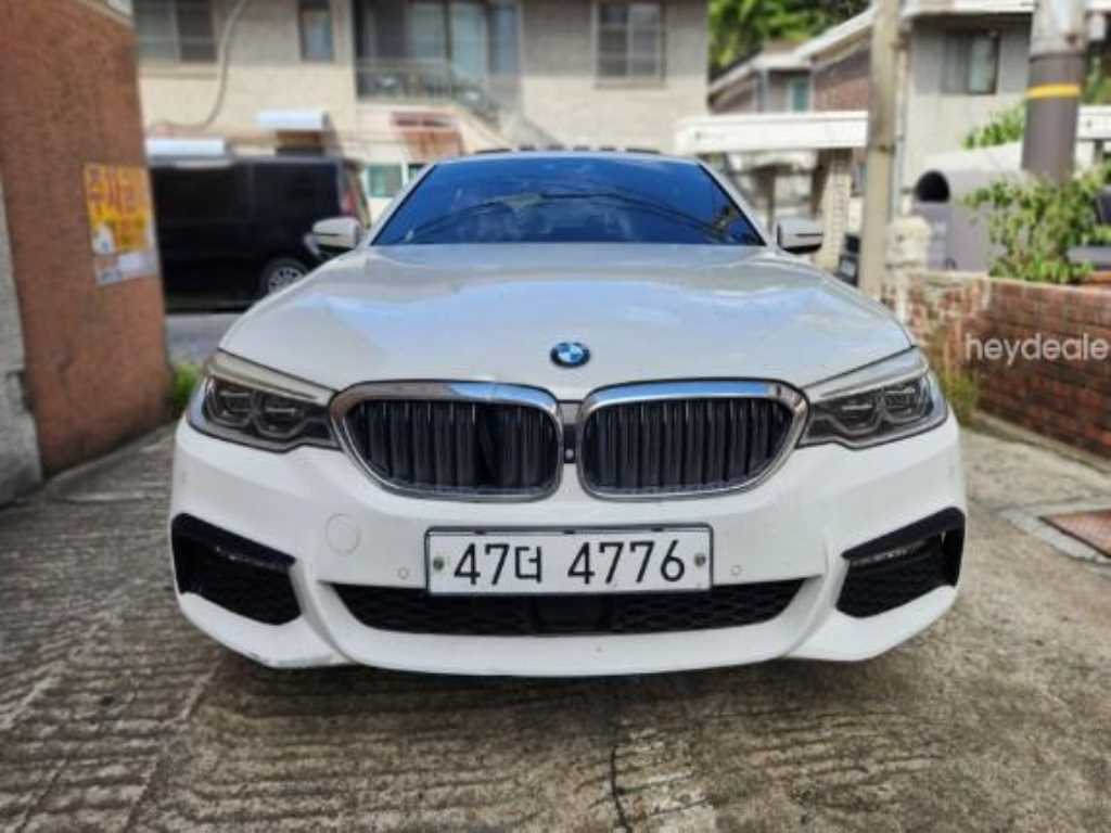 BMW 5시리즈 520d xDrive M 스포츠 플러스 사진