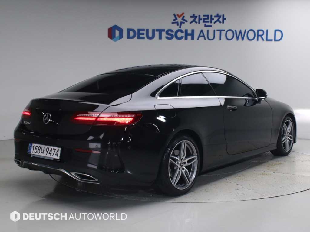 벤츠 E 클래스 E220d 쿠페 사진 2/20