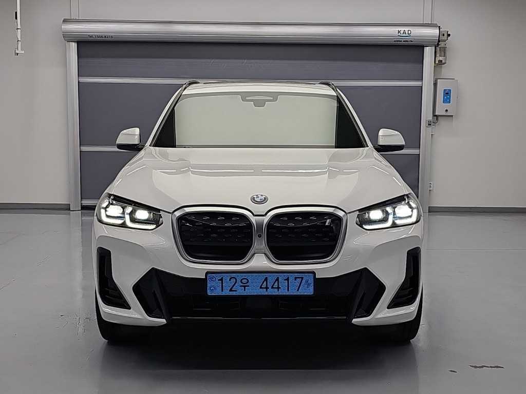 BMW iX3 M 스포츠 사진 2/18