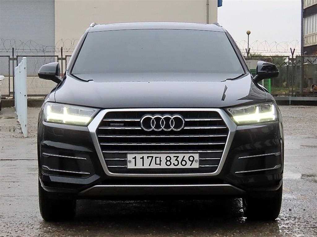 아우디 Q7 45 TFSI 콰트로 사진
