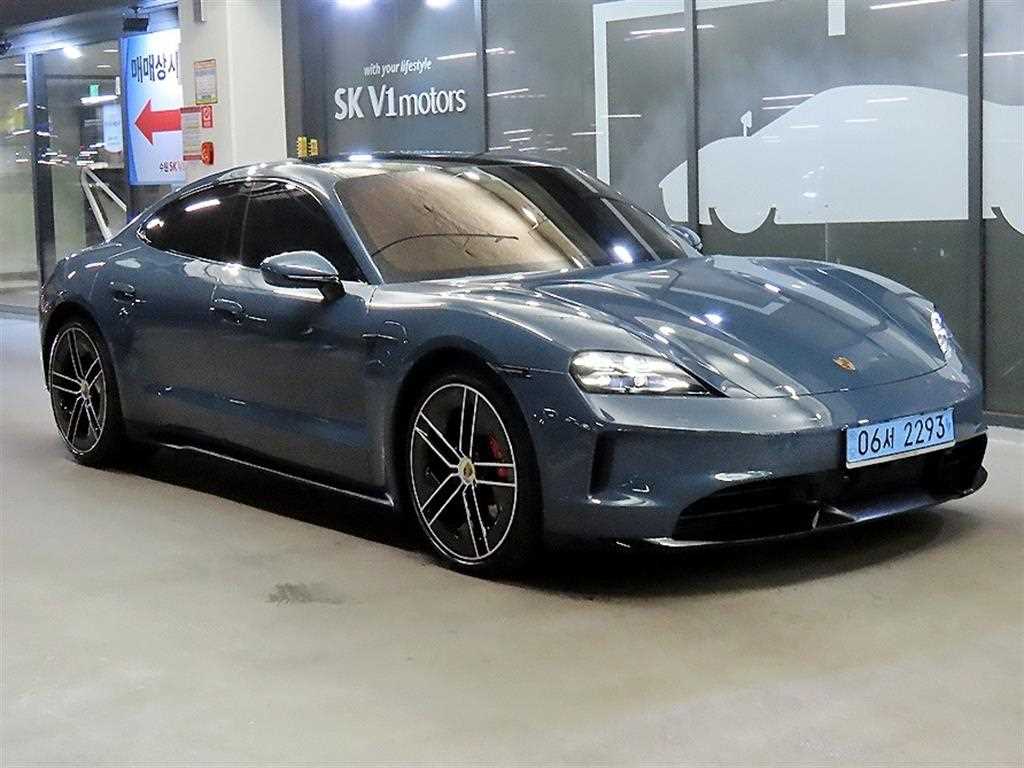 포르쉐 타이칸 GTS 사진