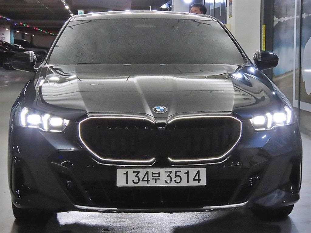 BMW 5시리즈 523d 기본형 사진 2/20